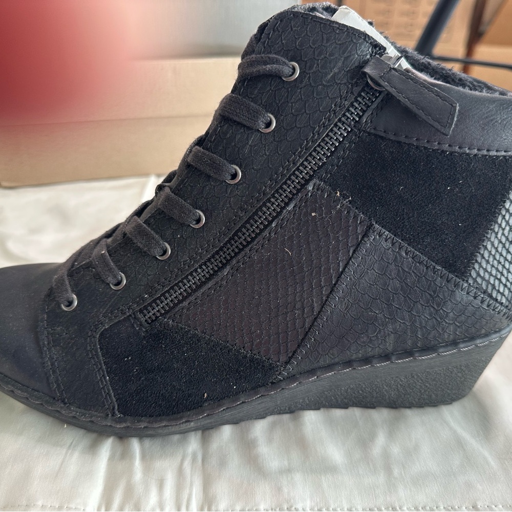 NEW Spring Step Black Lace Up Wedge Boots, Women’s 11, Mix of textures, leather